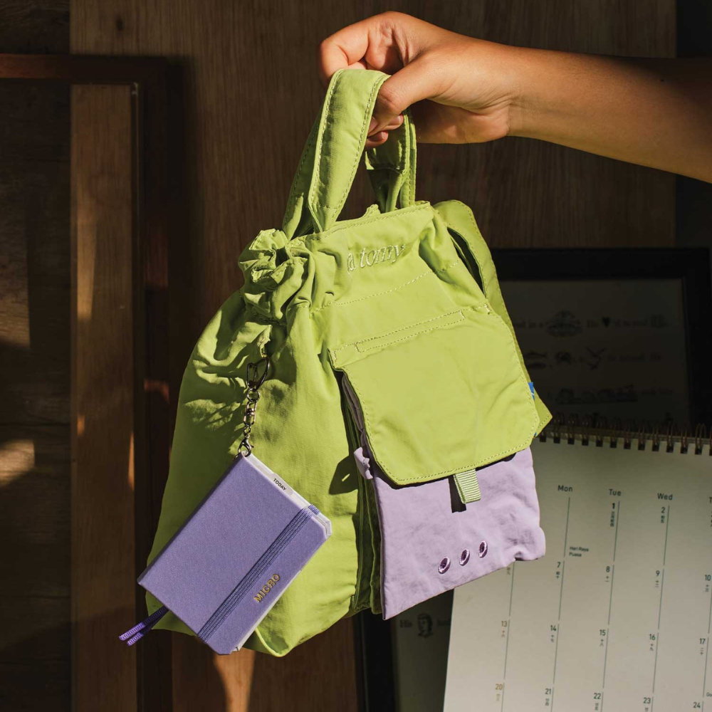 Micro NoteBook Charm | Queen