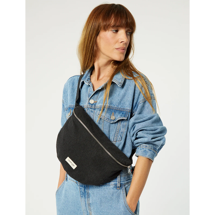 Custine XL ボディバッグ | Black