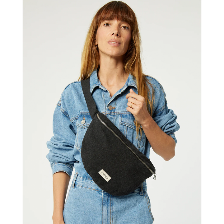 Custine XL ボディバッグ | Black