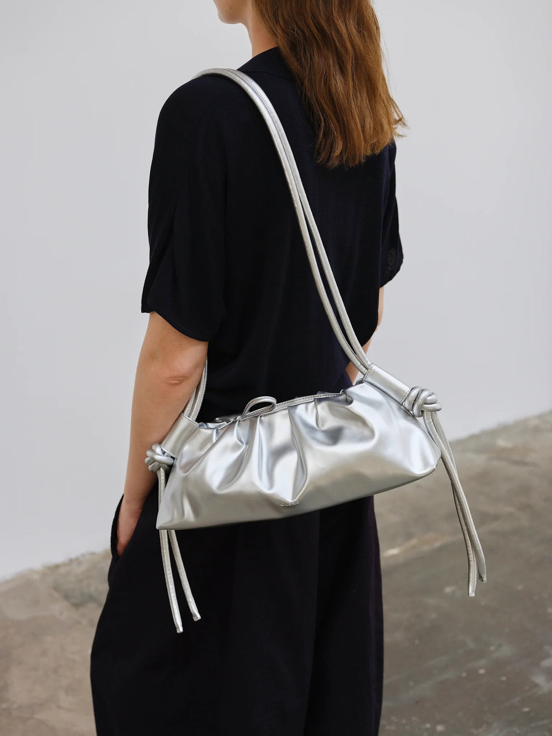 公式】ÖLEND オレンド Dumpling Bag バッグ Silver – CHELSEA 公式】ÖLEND オレンド Dumpling Bag バッグ Silver – CHELSEA