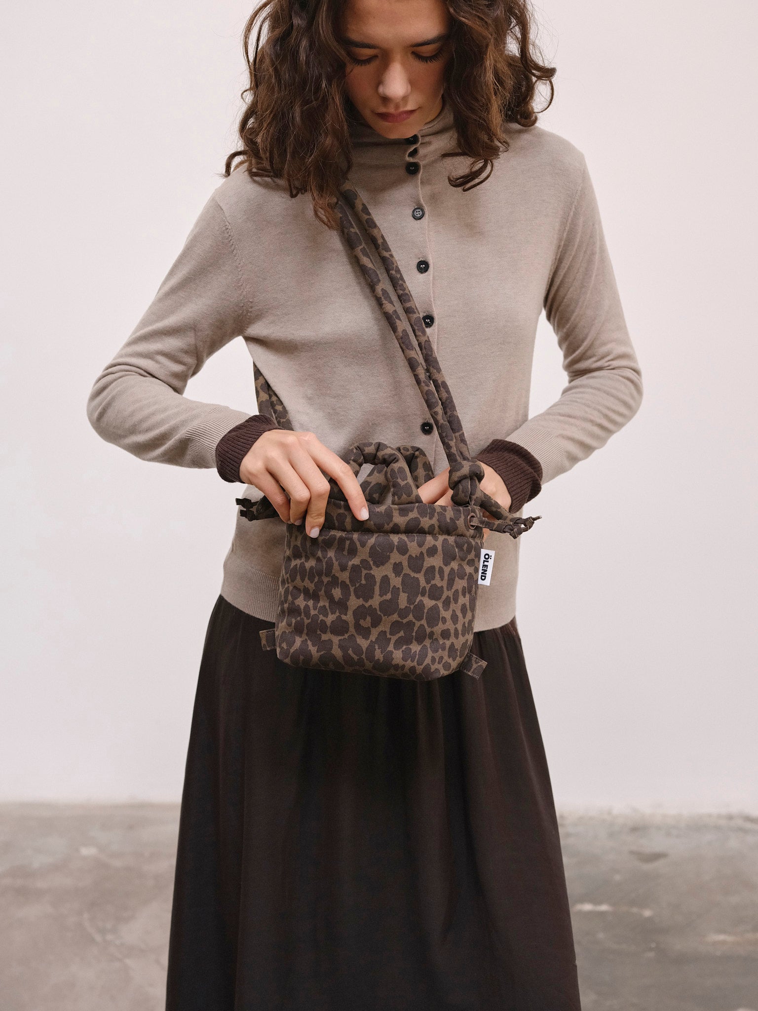 【Nana】オンフィールドフーディ　Ｌサイズ 未使用・美品 公式】ÖLEND オレンド Micro Ona Soft Bag バッグ Pale Pink – CHELSEA