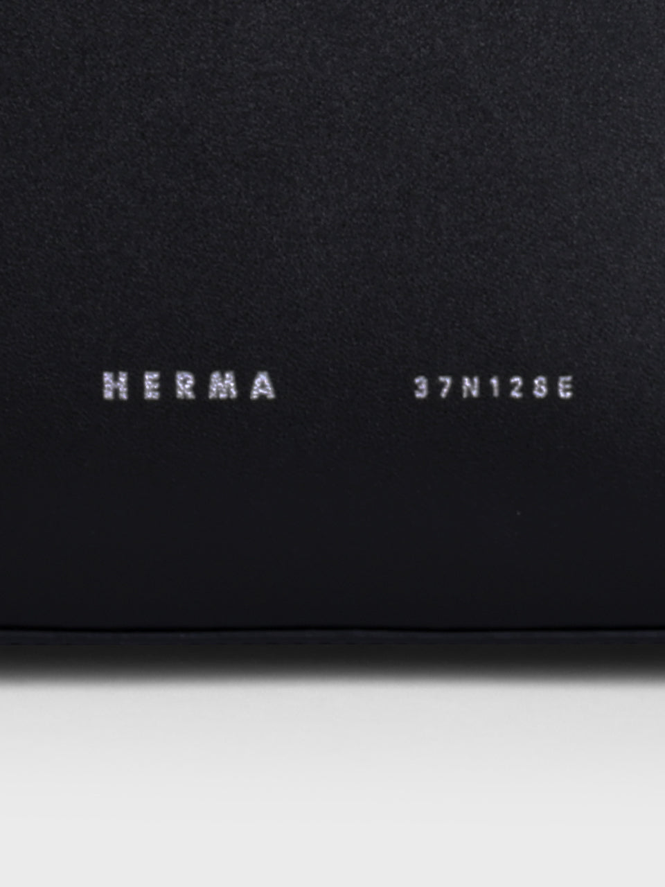 Loe 24 Top Handle Bag | Black