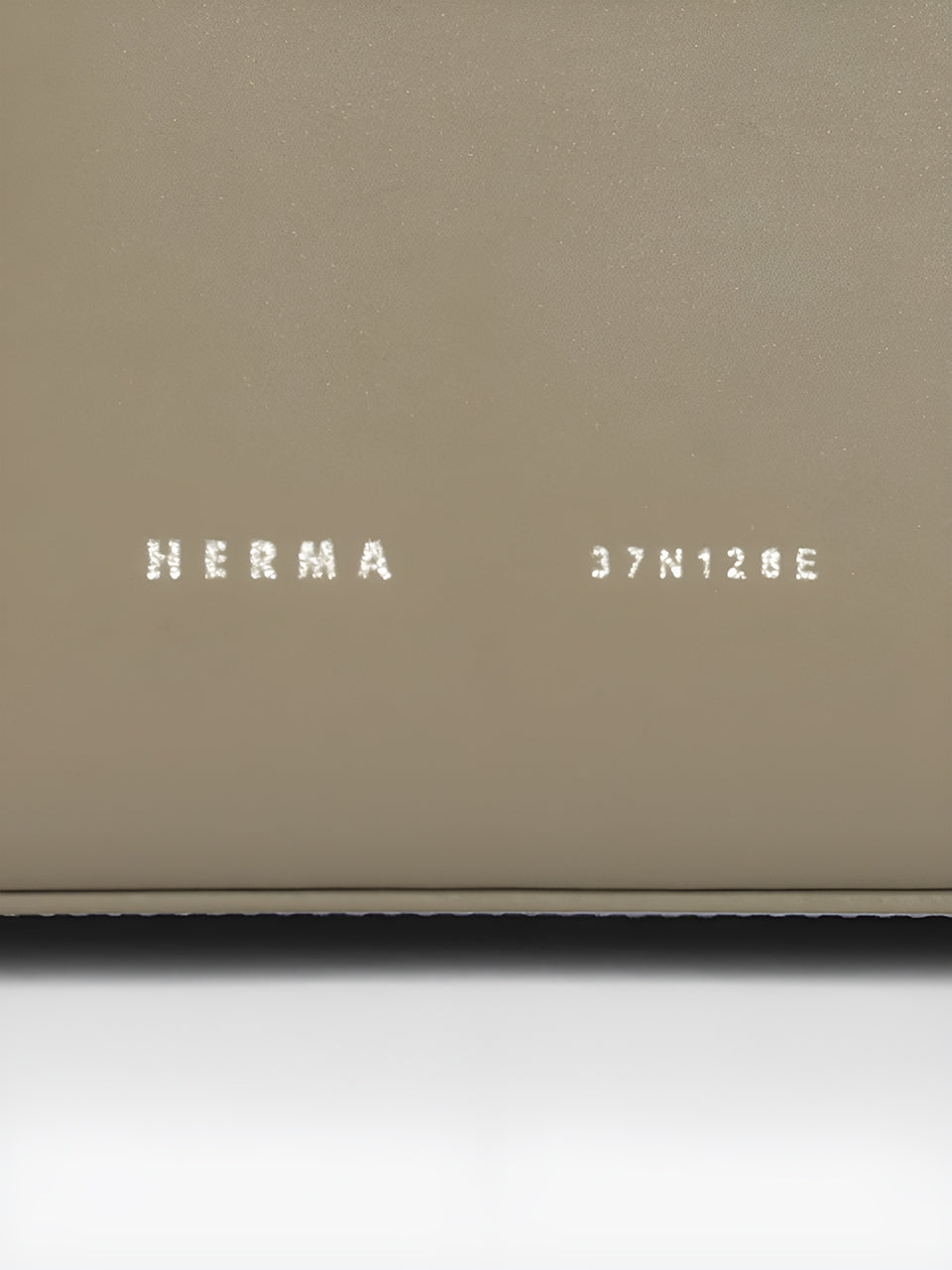 Loe 24 Top Handle Bag | Ecru