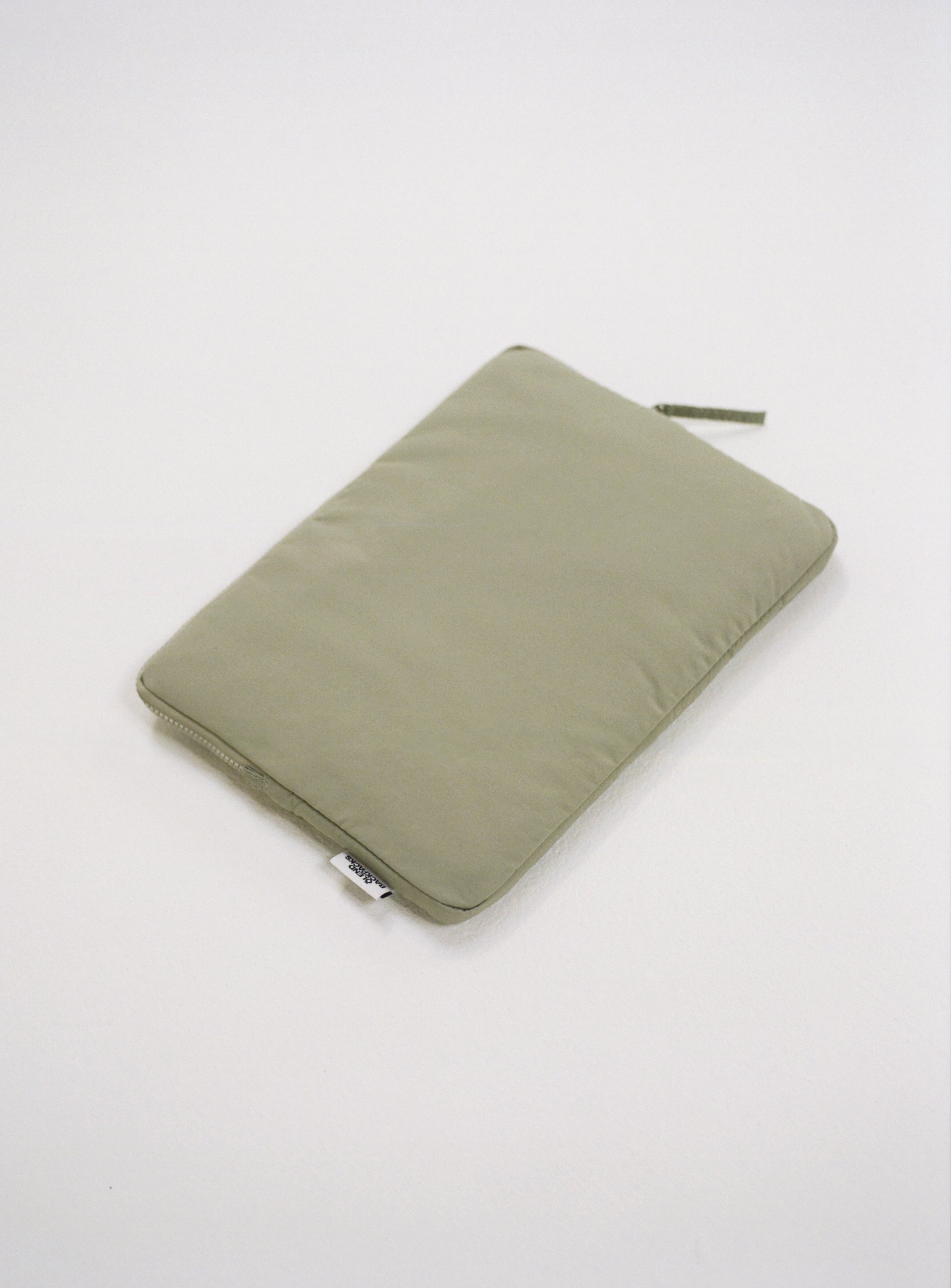 ノートPCケース OLEND Padded Laptop Sleeve / Olive 公式】ÖLEND オレンド Padded Laptop Sleeve PCスリーブ – CHELSEA