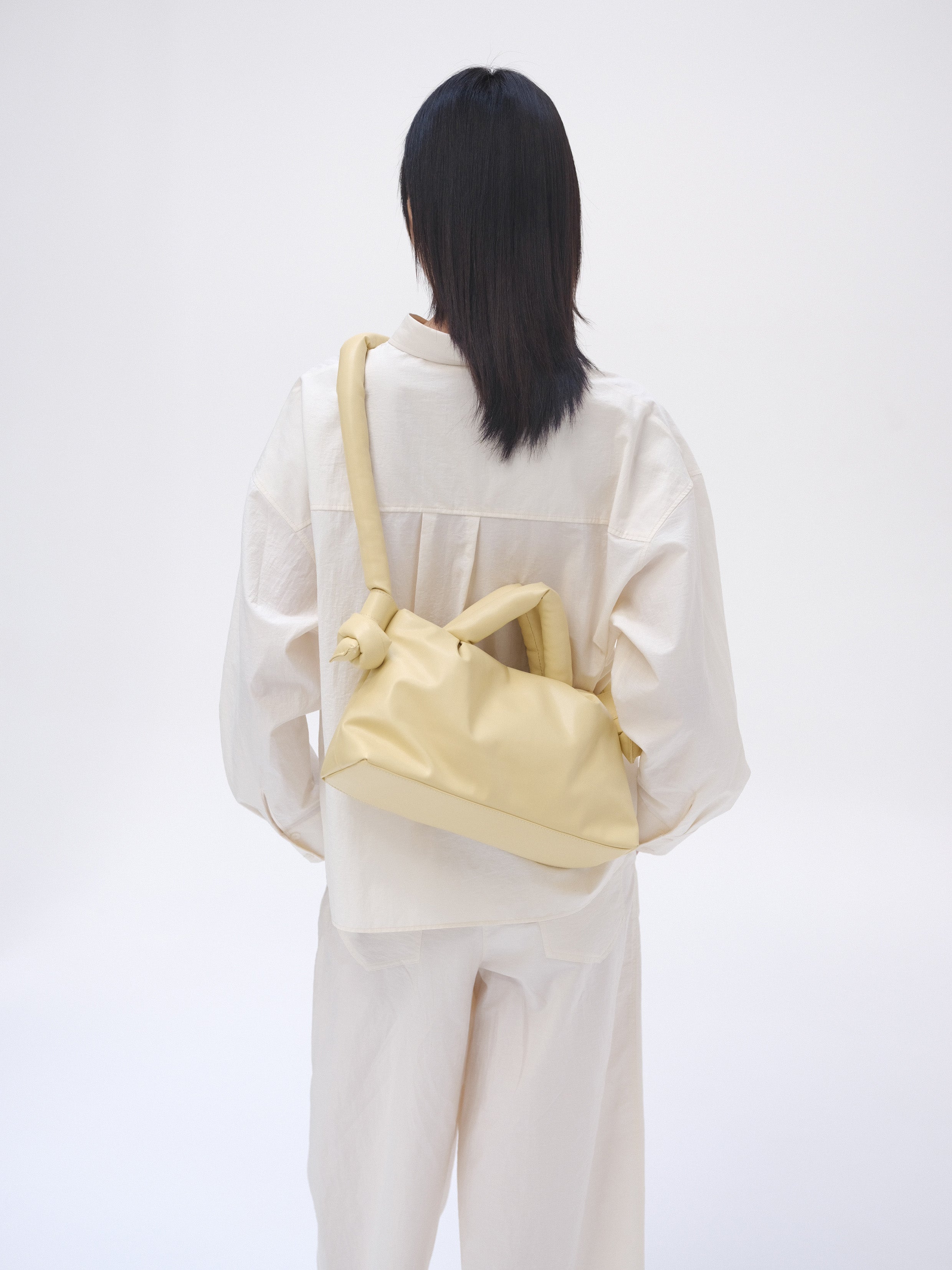 ハンガリー作家 トート・ベー・ラスロ『ウエラ』油彩 約F8 カンヴァス 真作保証 公式】ÖLEND オレンド MiniOna Vegan Leather Bag バッグ Butter