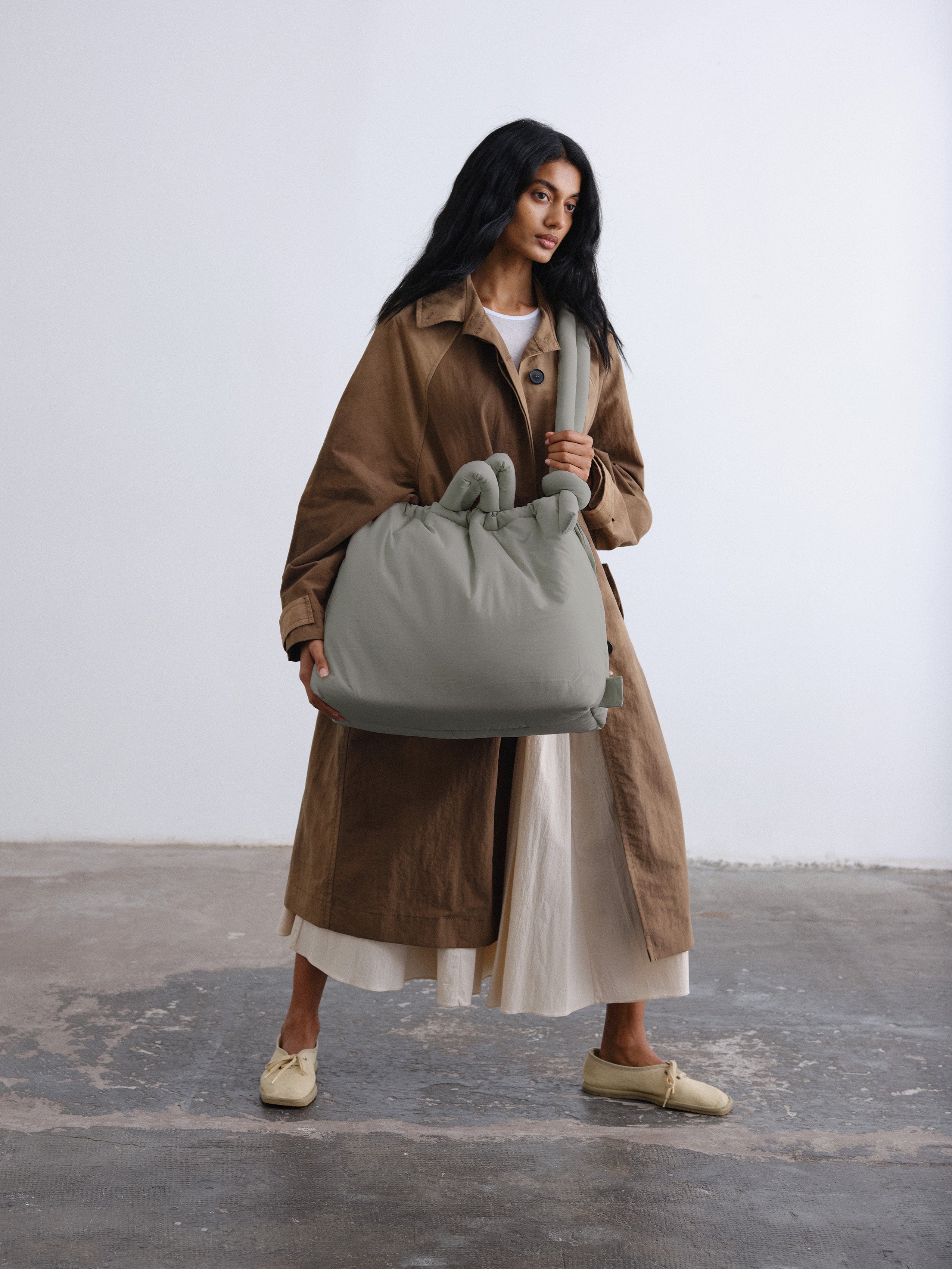OLEND ona soft bag sage セージュ　新品未使用　オーレンド 公式】ÖLEND オレンド Large Ona Soft Bag バッグ Sage – CHELSEA