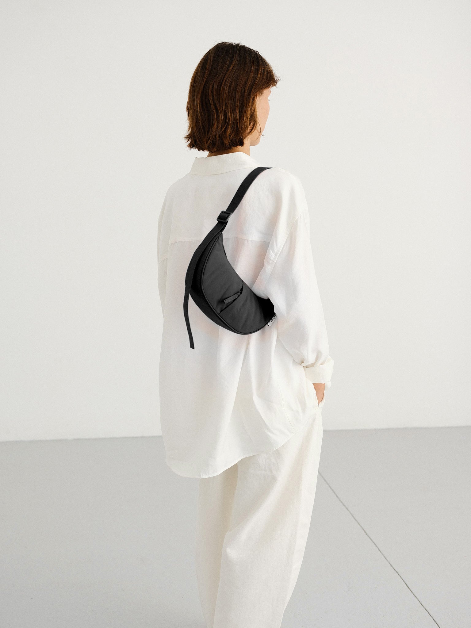 【新品未使用】Olend Moon Bag ブラック 公式】ÖLEND オレンド Mini Moon Bag バッグ Sand – CHELSEA