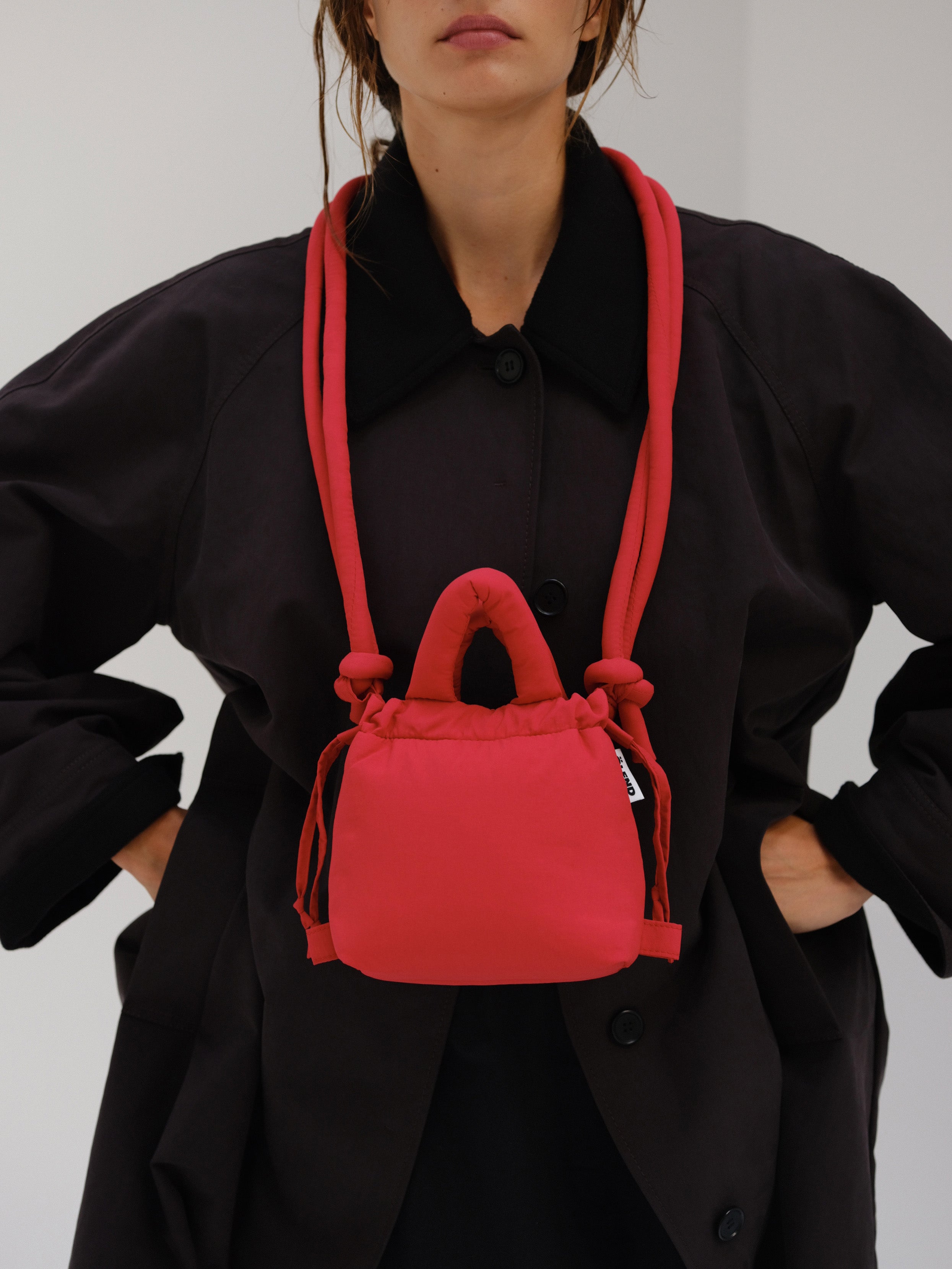 オレンド ショルダーバッグ レッド MICRO ONA SOFT BAG【RSL】 公式】ÖLEND オレンド Micro Ona Soft Bag バッグ Cherry Red