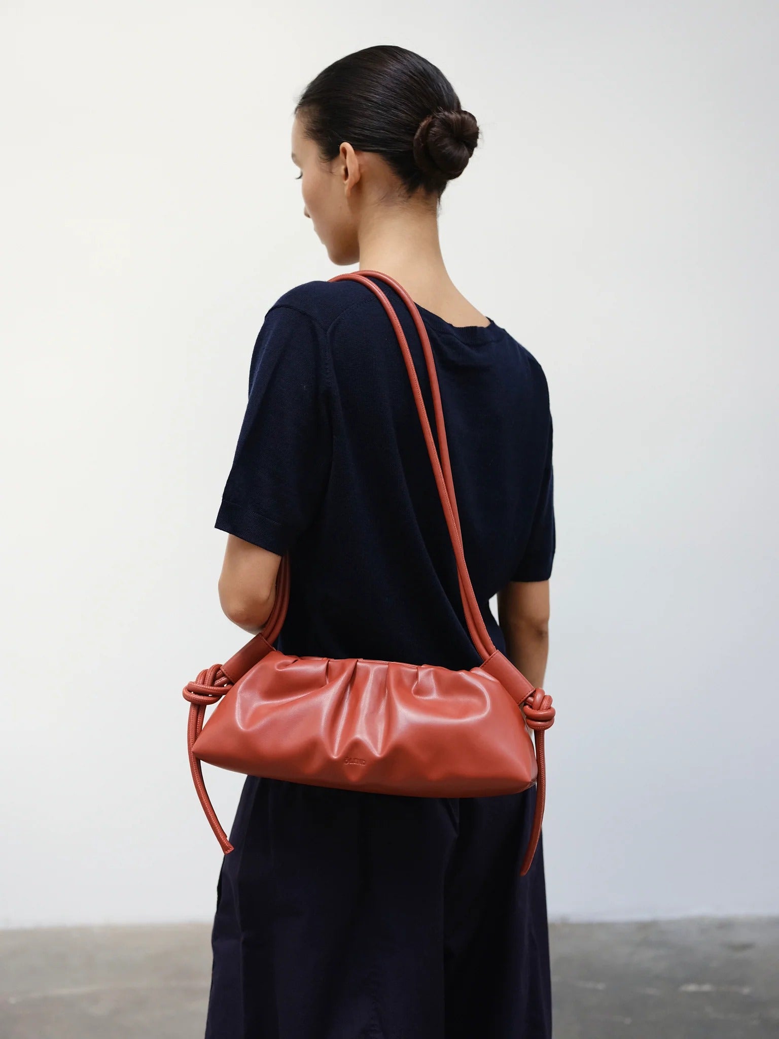 デパコスまとめ売り （新品・ほぼ未使用多いです） 公式】ÖLEND オレンド Dumpling Bag バッグ Terracotta – CHELSEA
