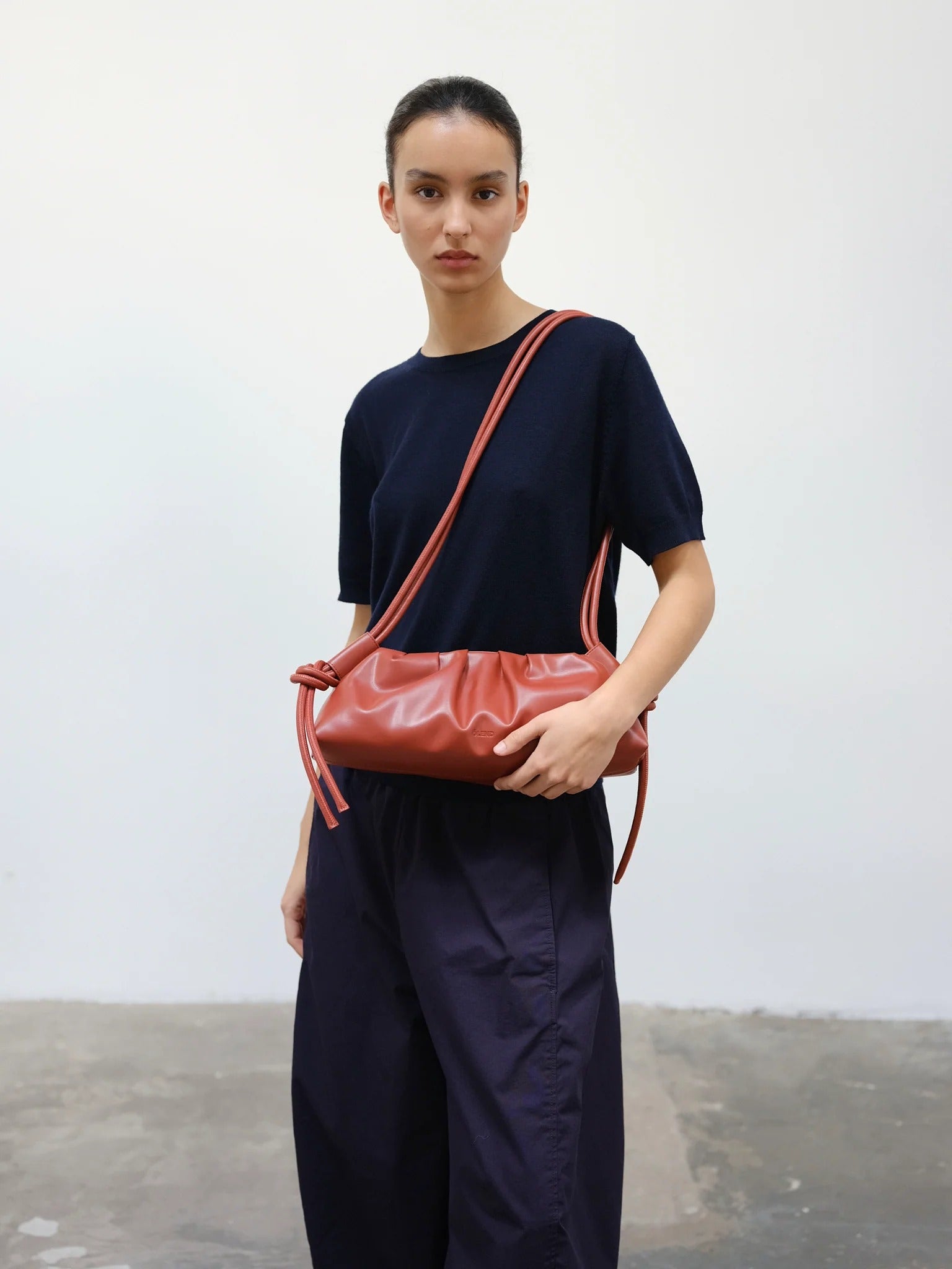 ぽんこ様·͜·ᰔᩚリバティプリント♡カーライン•*¨*•3roomコロンコロンbag 公式】ÖLEND オレンド Dumpling Bag バッグ Terracotta – CHELSEA