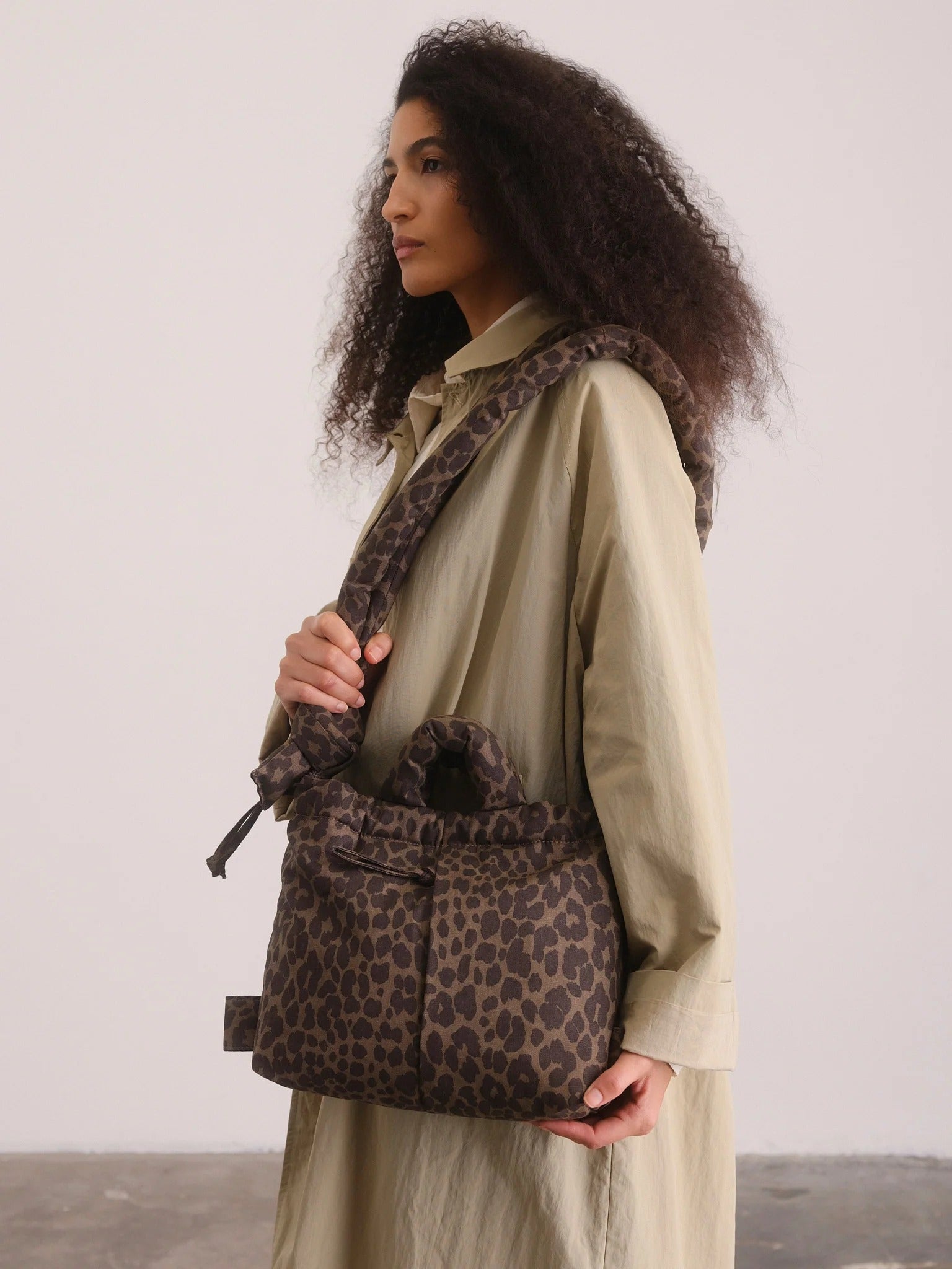 バッグ OLEND ONA SOFT BAG LEOPARD 公式】OLEND オレンド Compact Ona Soft Bag バッグ Leopard – CHELSEA