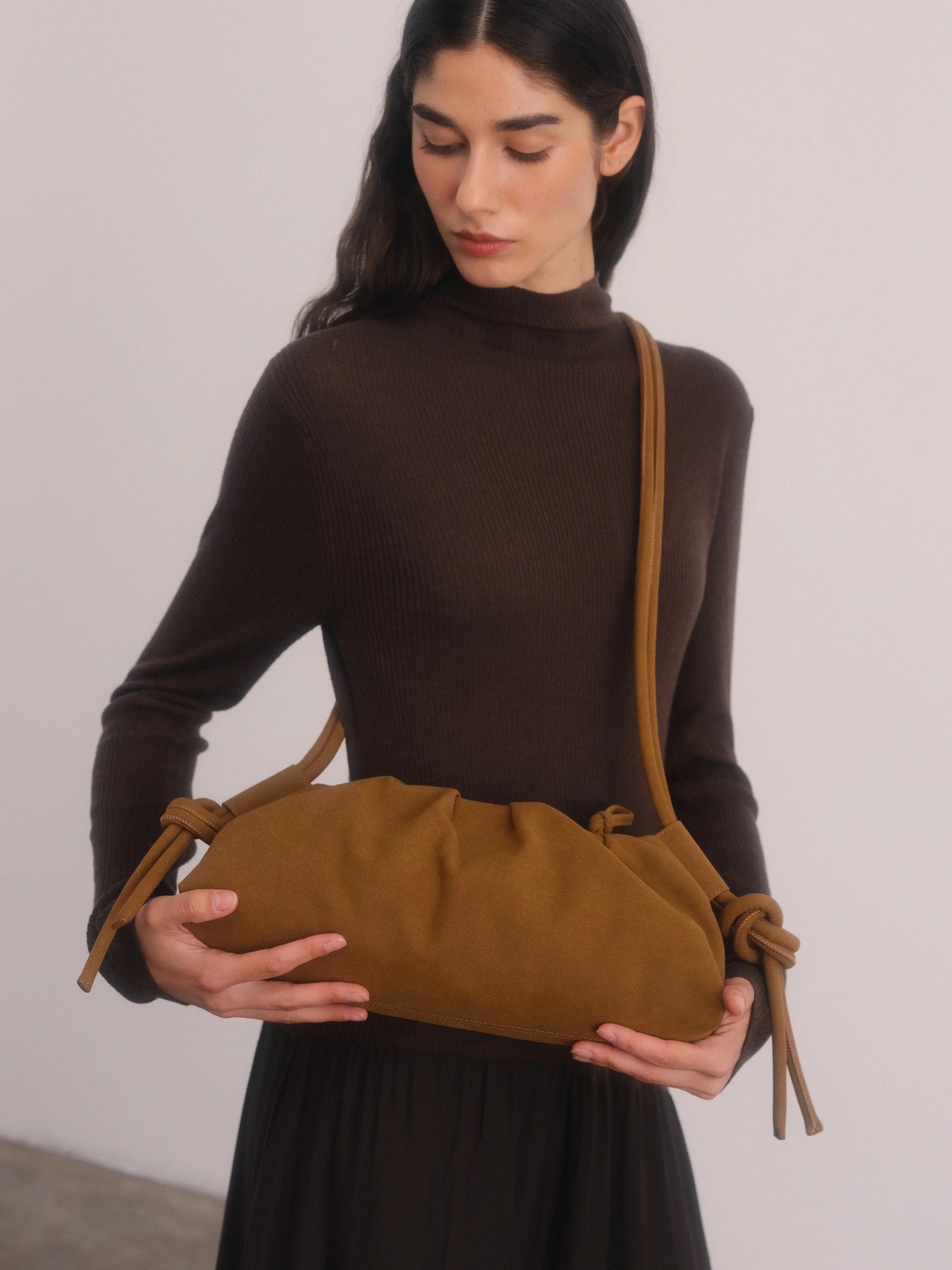 公式】OLEND オレンド Dumpling Bag バッグ Suede Brown – CHELSEA