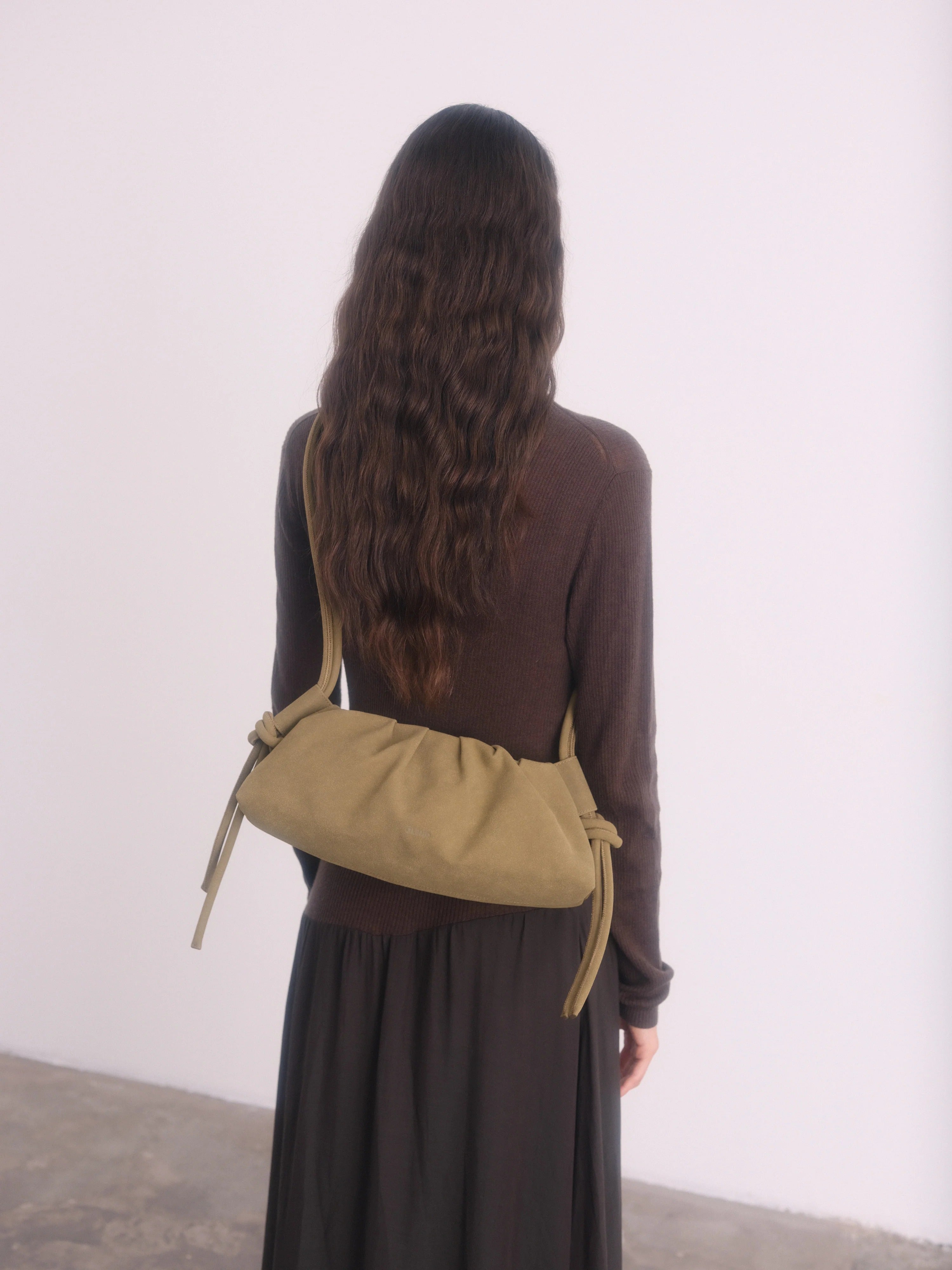 公式】OLEND オレンド Dumpling Bag バッグ Suede Khaki – CHELSEA
