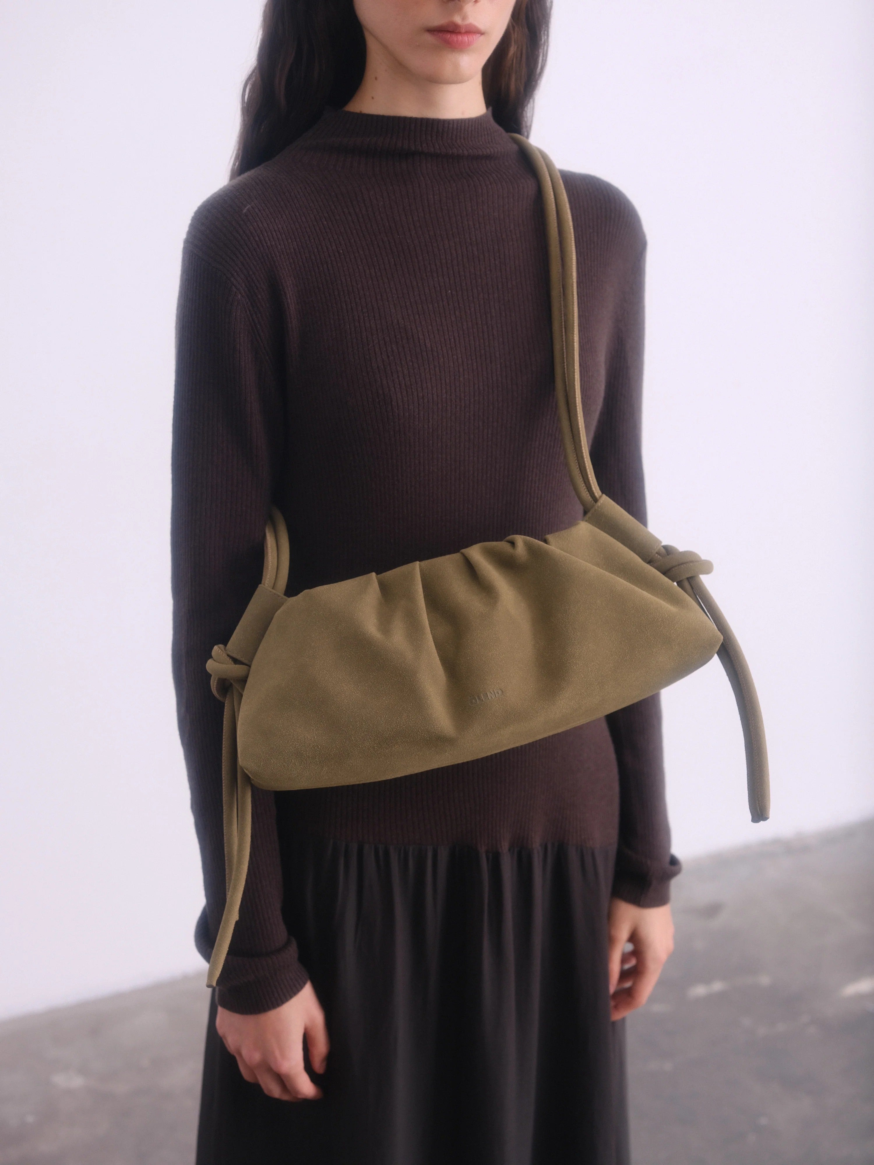OLEND カーキ 公式】OLEND オレンド Dumpling Bag バッグ Suede Khaki – CHELSEA