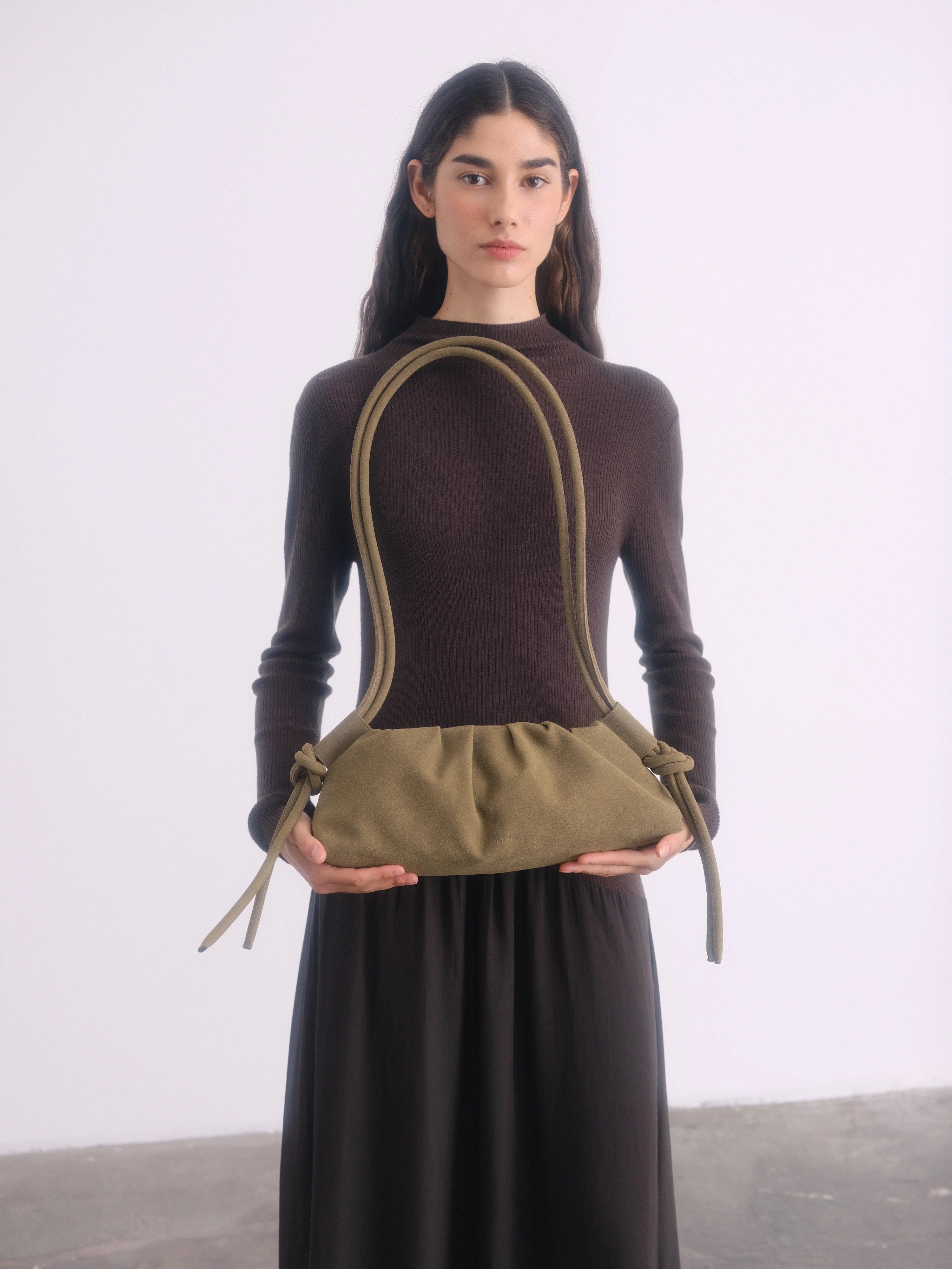 公式】OLEND オレンド Dumpling Bag バッグ Suede Khaki – CHELSEA