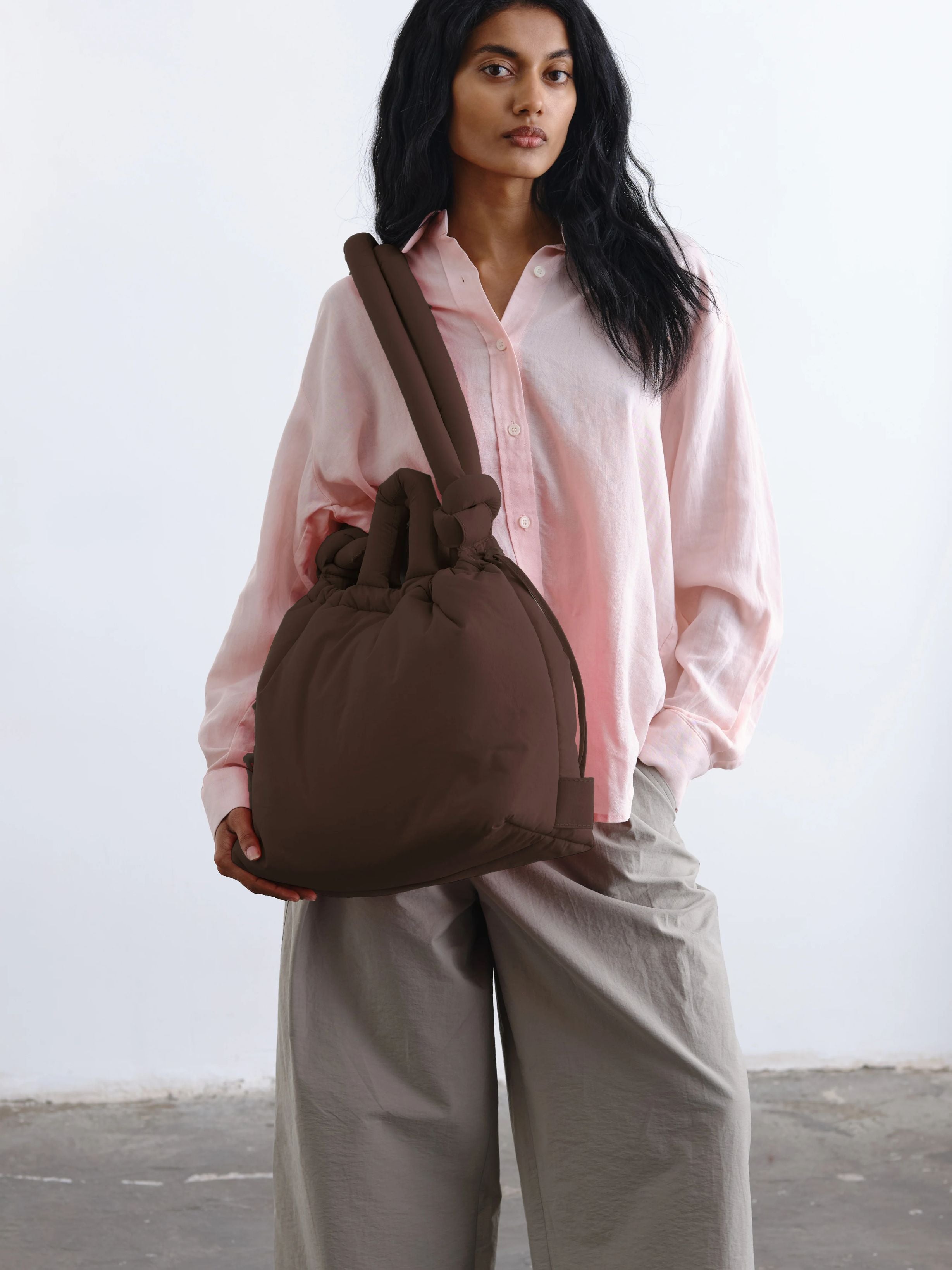 公式】ÖLEND オレンド Ona Soft Bag バッグ Coal – CHELSEA 公式】ÖLEND オレンド Ona Soft Bag バッグ Coal – CHELSEA