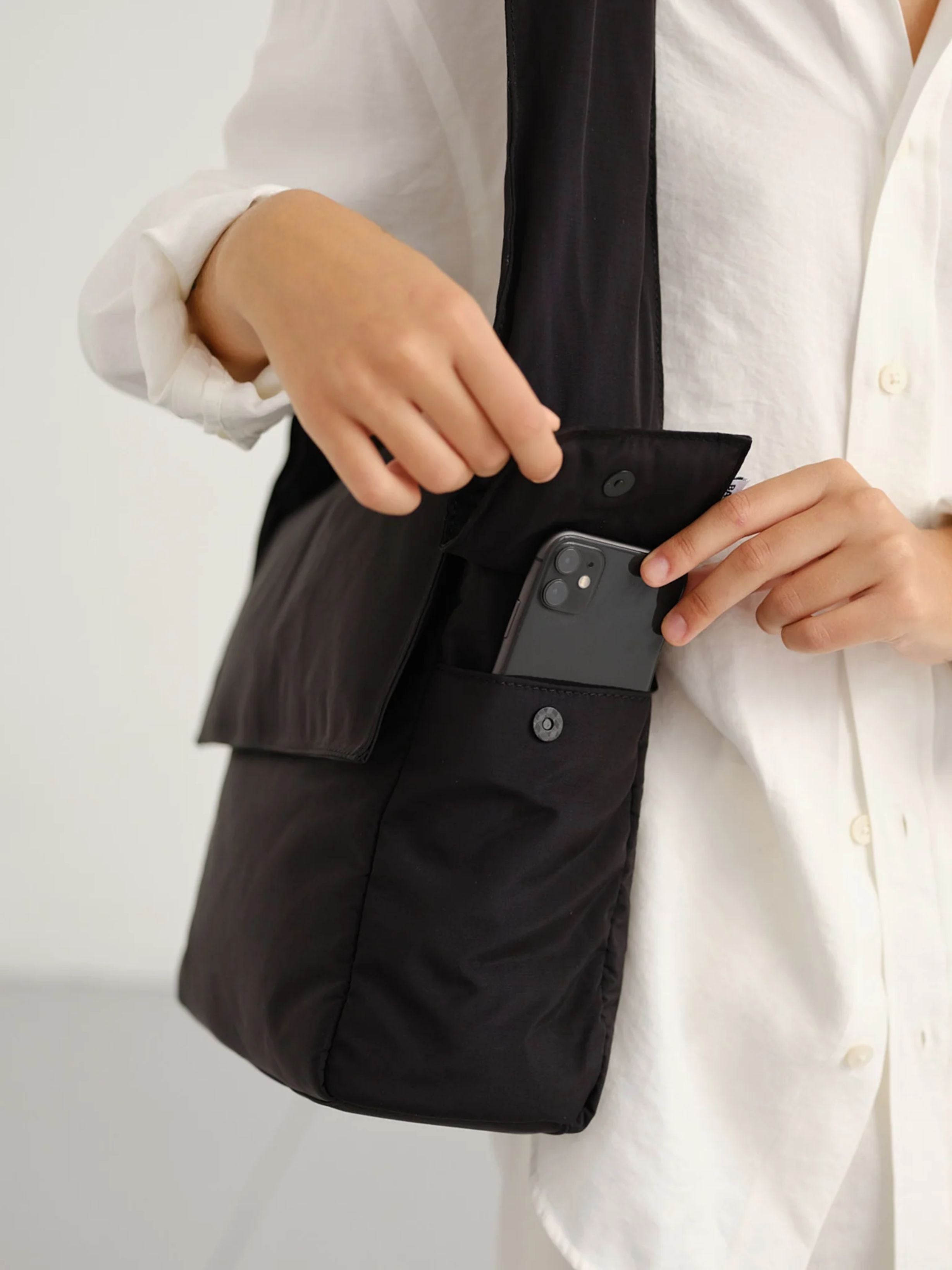 【olend】ショルダーバッグ　QUERIDA SOFT BAG ブラック 公式】ÖLEND オレンド Querida Soft Bag バッグ Black – CHELSEA
