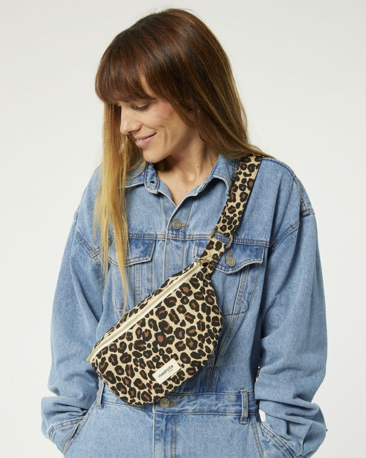 Custine ボディバッグ | Leopard Beige Sand